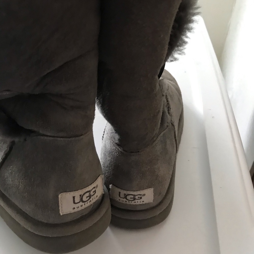 gray UGG: Classic Bailey